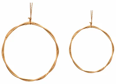 2er-Set Rattan-Kranz rund in verschiedenen Größen auf hellem Hintergrund – ideal für Hochzeit, Boho- und Vintage-Deko.