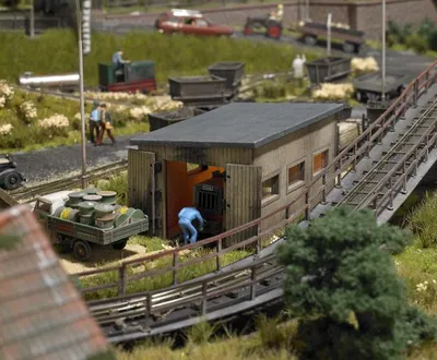 Produktbild von Busch 12380 - 1/87 / H0 Feldbahn Lokschuppen - Neu