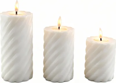 Zdjęcie produktu dla Świece LED Relaxdays, zestaw 3 sztuk, 3 rozmiary, migoczący płomień, prawdziwy wosk, skręcony kształt, świece walcowe bez płomienia, białe