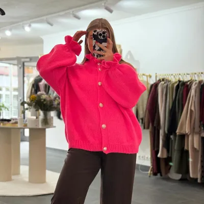 Produktbild von Cardigan mit Rüschen Jacke "Leonita" Pink Onesize (XS-XL), für Frauen Langarm Cardigan mit Knöpfen, Cardigan Langarm Strickjacke, Sweatjacke Frau