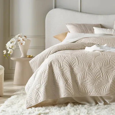 Produktbild von ROOM99 Feel Elegante Tagesdecke in Creme 240 x 260 cm Vielseitige Wohndecke als