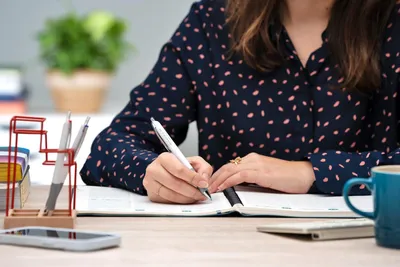 Produktbild von Pentel Floatune Kugelschreiber – 1,0 mm – Rot (1 Stück)