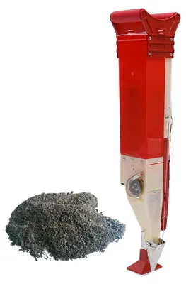 Produktbild von Manueller Düngemittelapplikator, ABS- und Eisenkonstruktion, 2,7 kg Kapazität, 10 cm x 80 cm Abmessungen, manuelle Bedienung, höhenverstellbar 2-4 cm