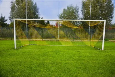 Produktbild von Zweifarbiges 4mm Fußballtornetz - Schwarz & Gelb - 7,32 x 2,44 x 2 x 2 m