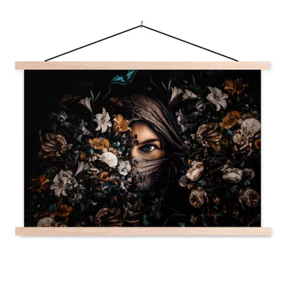 Produktbild von MuchoWow® Textilposter Frau - Luxus - Blumen - Schmetterling - Porträt 60x40 cm mit holzfarbenen Rahmen - Bilder