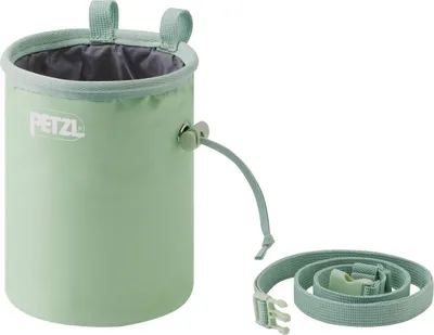 Runder grüner Chalkbag von Petzl mit Kordelzug und abnehmbarem Gürtel aus Textil