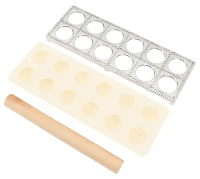 Obrázek produktu pro Stroj na výrobu ravioli z hliníkové slitiny a plastu s dřevěným válečkem – ideální pro domácí kuchyni i restaurace