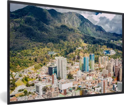 Produktbild von MuchoWow® Gerahmtes Poster Die Sonne scheint auf die Berge hinter der kolumbianischen Hauptstadt Bogota 30x20 cm - Poster mit Schwarzem Bilderrahmen Wandposter Rahmen Foto Bilder - Kunstdruck - Bild-Poster
