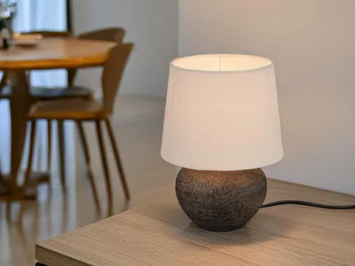 Produktbild von Große Tischleuchte rund 1flammig Keramikfuß & Stofflampenschirm beige Höhe 25cm