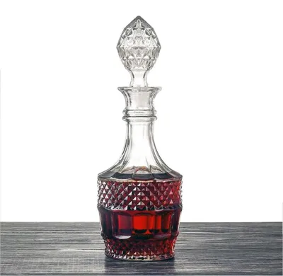 Obrázok produktu pre Sklenená karafa na whisky s objemom 800 ml, určená na podávanie alkoholických nápojov