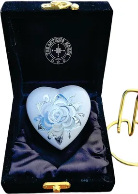 Produktbild von Mini Herz Andenken Urne für menschliche Asche - Weiße Rose Urne mit Samtbox