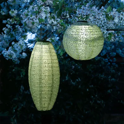Produktbild von LED Solar Lampions - mit Blumenmuster - warmweiß - H: 25cm/40cm - Lichtsensor - grün - 2 Stück