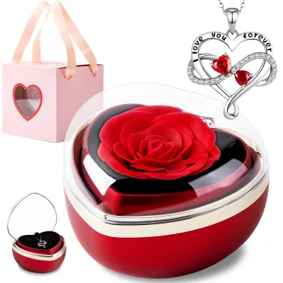 Image de Rose éternelle avec chaîne, présentée dans une boîte cadeau
