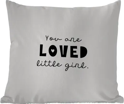 Produktbild von MuchoWow® Outdoor Kissen - Zitate - Sprichwörter - Du bist geliebtes kleines Mädchen - Kinder - Liebe - 50x50 cm - Wetterfest - Lounge Kissen - Komfortabel - Kissen mit Bild