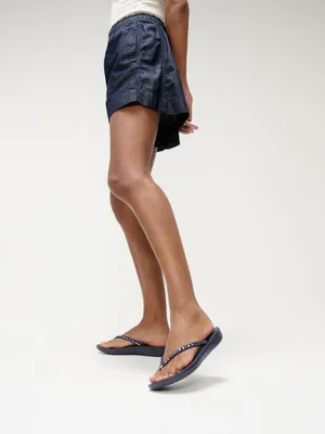 Immagine prodotto di Fitflop, sandali ergonomici da donna modello Iqushion Multicrystal, con separazione per le dita, colore blu navy, taglia 3