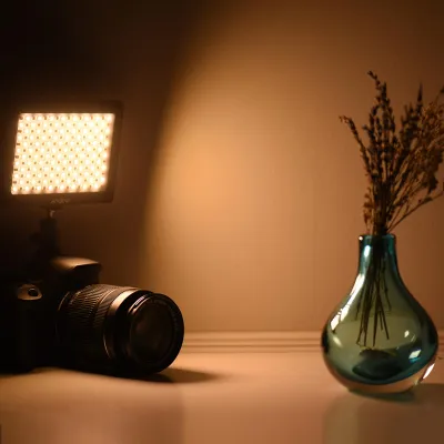 Zdjęcie produktu dla Andoer Mini przenośna ściemnialna lampa studyjna LED do fotografii i filmowania 3200 K/6000 K 192 diody dla aparatów Canon Nikon DSLR i kamer DV