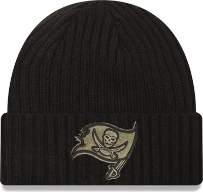 Zdjęcie produktu dla Czapka zimowa New Era Salute to Service - Tampa Bay Buccaneers