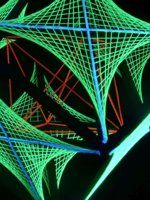 Produktbild von PSYWORK Schwarzlicht 3D StringArt Würfel "Stars&Secret", 55cm