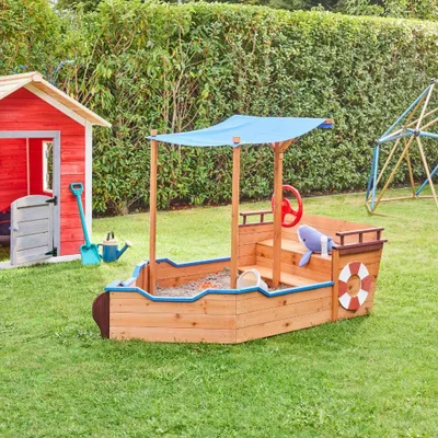 Produktbild von HOME DELUXE - Sandkasten MATSCHEKISTE - Segelschiff inkl. Bodenplane und Dach - Maße: 160 x 78 x 103 cm - inkl. Montagematerial I Holzsandkasten Piratenboot Sandbox