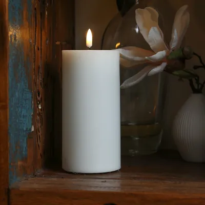 LED Stumpenkerze MIA - Echtwachs - realistische 3D Flamme - H: 15cm - Batteriebetrieb - weiß