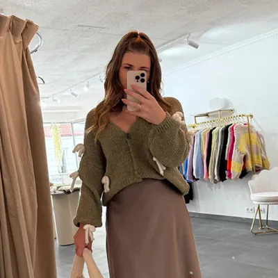 Produktbild von Strickjacke Damen Cardigan mit weißen Schleifen „Anna“ Khaki, Onesize (XS-XL), für Frauen Langarm Grobstrickjacke, Herbst Winter Strickmantel Frau