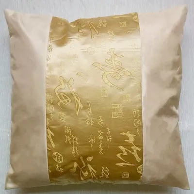 Imagen del producto de Almohada asiática de diseño "Fine Asianliving", de seda beige con caracteres chinos, de 50x50 cm, confeccionada en algodón, de estilo japonés y oriental