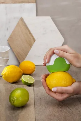 Obrázek produktu pro Microplane, jemná struhadlo na citrusy, flexibilní, žlutá, z nerezové oceli a silikonu, vhodná pro citron, pomeranč a další citrusové plody