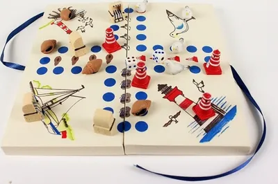 Produktbild von Maritimes Würfelspiel Brettspiel 2-4 Personen Gesellschaftsspiel Holz Leuchtturm Muschel Strandkorb Spiel