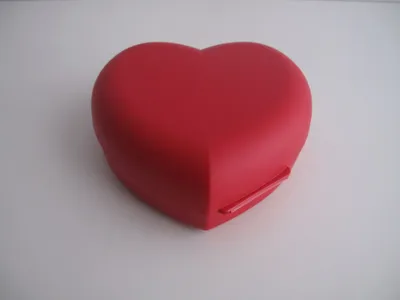 Image de Boîte à goûter TUPPERWARE To Go en forme de cœur, rouge + CHIFFON DE CUISINE