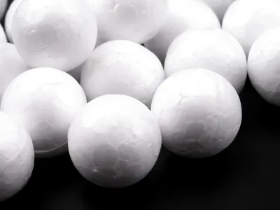Produktbild von 10 Styroporkugeln 65mm Vollform Polysterol Kugel weiß zum Verzieren
