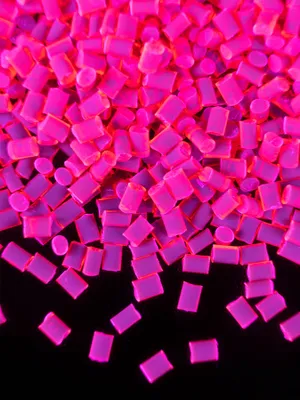 Produktbild von 1kg PSYWORK Schwarzlicht Acrylglas-Granulat Pink