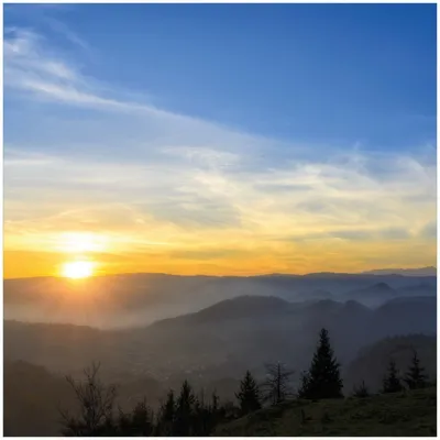 Produktbild von Wallario Premium Glasbild, freischwebende Optik, kräftige Farben, Größe 30 x 30 cm Motiv Sonnenaufgang über dem Schwarzwald