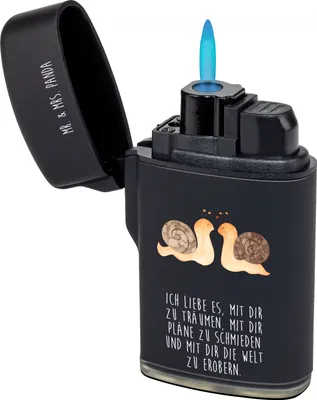Produktbild von Mr. & Mrs. Panda Feuerzeug Schnecken Liebe - Schwarz - Geschenk, sturmfeuerzeuge, Zufrieden, zigarettenanzünder, anzünder, Träume, Ehe, Gemeinsam, Freundin, Feuerzeuge