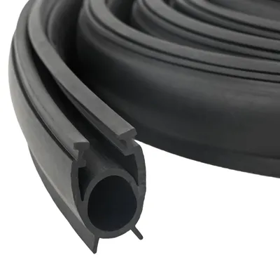 Obrázek produktu pro vidaXL Těsnění pro garážová vrata, černá barva, rozměry 41 x 33 mm, délka 5,5 m, materiál PVC