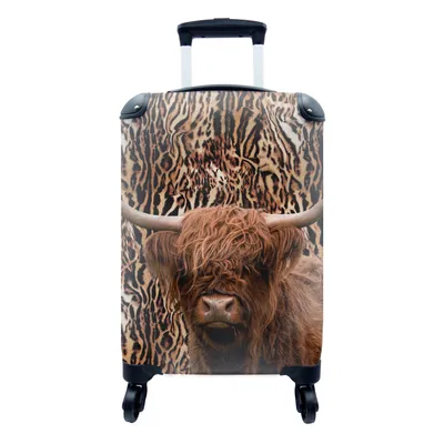 Produktbild von MuchoWow® Koffer Handgepäck Trolley Rollkoffer Kleine Reisekoffer mit 4 Rollen - Schottischer Highlander - Pantherdruck - Kuh - Cabin Size < 55x40x23 cm & 55x40x20 cm - Fotokoffer - Kabinenkoffer - Boardgepäck - Reise-Box - Reisekoffer - Reisegepäck - Koffer mit Bild - Trolley für Kinder