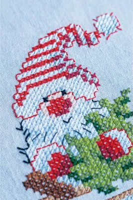 Produktbild von Vervaco Tischdecke Kreuzstich Stickpackung "Wichtel und Rentier", Stickbild vorgezeichnet, 80x80cm