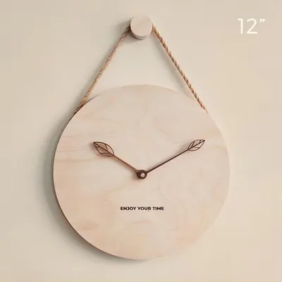 Produktbild von Wanduhr Stilvolle Wanduhr aus Massivholz mit einem Durchmesser von 30 cm