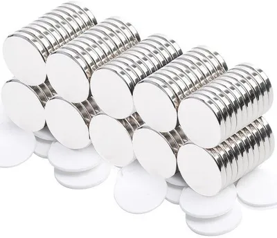 Produktbild von 100 Stück starke runde Plattenmagnete, 20 x 3 mm, selbstklebend, für Magnetbretter, Kühlschränke, Whiteboards, kleine Anwendungen