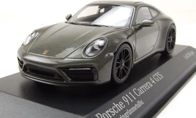 Produktbild von Minichamps 410063001 Porsche 911 992 Carrera 4 GTS 2019 grün metallic 1:43