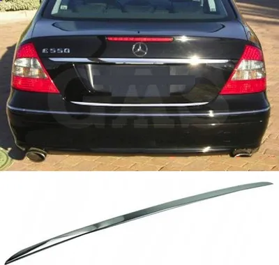 Image de Mercedes Classe E W211 Berline Baguette chromée sur le couvercle