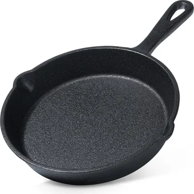 Zdjęcie produktu dla Patelnia żeliwna 15 cm z wylewką, na wszystkie źródła ciepła