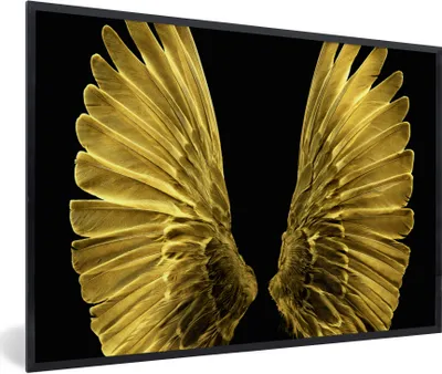Produktbild von MuchoWow® Gerahmtes Poster Goldene Flügel auf schwarzem Hintergrund 90x60 cm - Poster mit Schwarzem Bilderrahmen Wandposter Rahmen Foto Bilder - Fotorahmen - Foto-Plakat