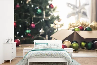 Produktbild von MuchoWow® Fototapete für Wohnzimmer oder Schlafzimmer Wandtapete Vinyl Motivtapete Der Weihnachtsschmuck mit einem Weihnachtsbaum im Hintergrund - 330x220 cm - Fototapeten