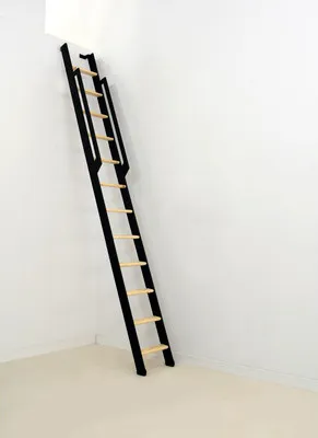 Produktbild von Pertura Wangentreppe Fenix Fichte massiv Ohne Setzstufen Seitenwange schwarz gerade 36 cm 12 Stufen / 13 Steigungen ohne