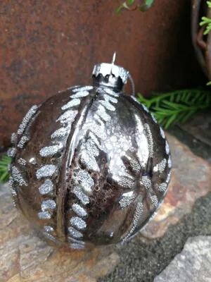 Produktbild von Christbaumkugel Cosmata Blumenornament, grau