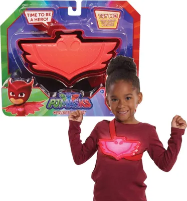 A child is wearing a PJ Masks Owlette amulet with lights and sounds, and the product packaging is visible.