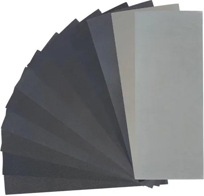 Produktbild von Famanu Schleifpapier Set (48 Blätter) - 12 Körnungen für Nass- und Trockenschliff von Holz, Metall und Auto