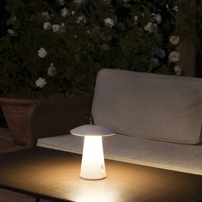 Zdjęcie produktu dla Zewnętrzna lampa stołowa LED USB IP54 biała