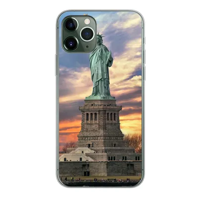 Produktbild von MuchoWow® Handyhülle Schutzhülle Hülle für iPhone 11 Pro Freiheitsstatue in New York bei Sonnenuntergang Silikon Softcase Handy Hülle - Handy
