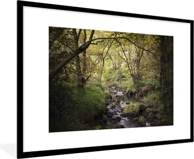 Produktbild von MuchoWow® Gerahmtes Poster Hirsch - Baum - Wald 90x60 cm - Poster mit Schwarzem Bilderrahmen Wandposter Rahmen Foto Bilder - Wanddekoration - Fotos